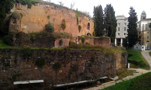 side_of_mausoleum_of_augustus